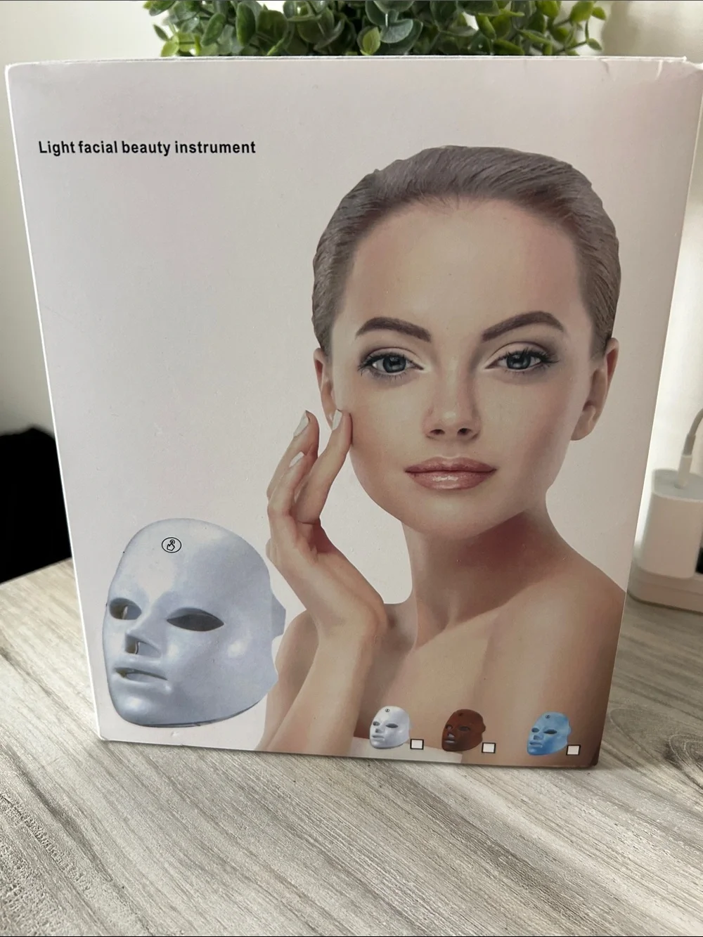 Light Facial Beauty Instrument LED Therapy Mask – White NIB